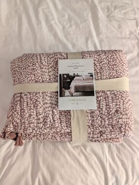 Threshold Matelasse Swirl Quilt - Pink & Cream - 100% Cotton Outer Layer - Queen